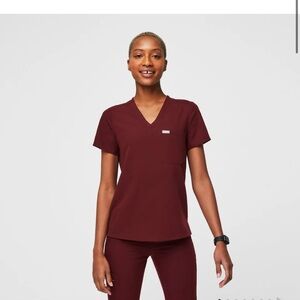 Figs maroon scrub set size medium